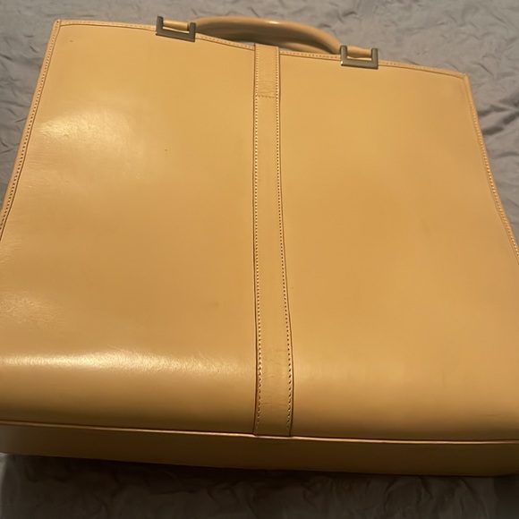 Authentic Gucci Beige Leather Tote Bag - Picture 3 of 9